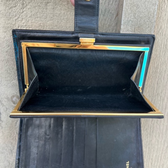 Authentic Vintage CHANEL French Purse - Black Patin Leather 1994-1996 - Picture 6 of 11